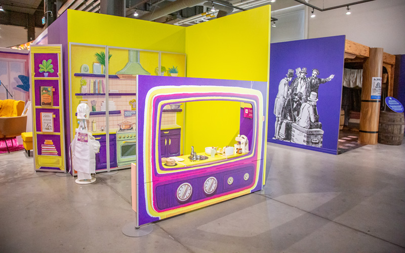 A large scale model of a TV, inside children can pretend they are on a cooking show.