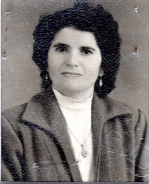 Black and white portrait of young woman