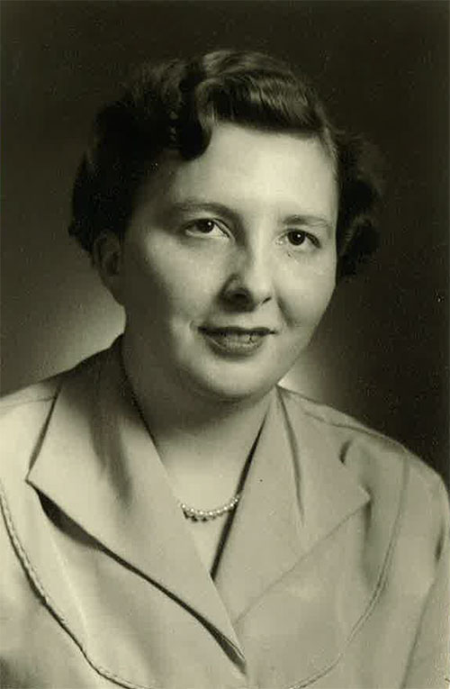 Portrait of a young woman showing from the shoulders up.