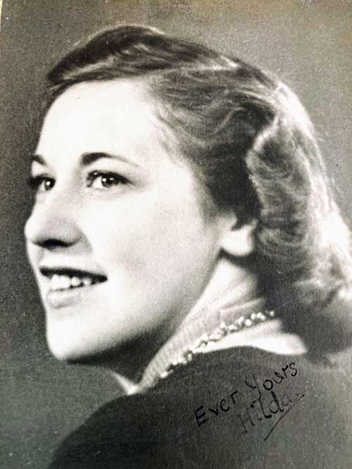 Side pose of a young woman.