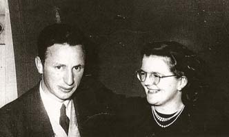 Vieille photographie en noir et blanc de James et d’Elizabeth.